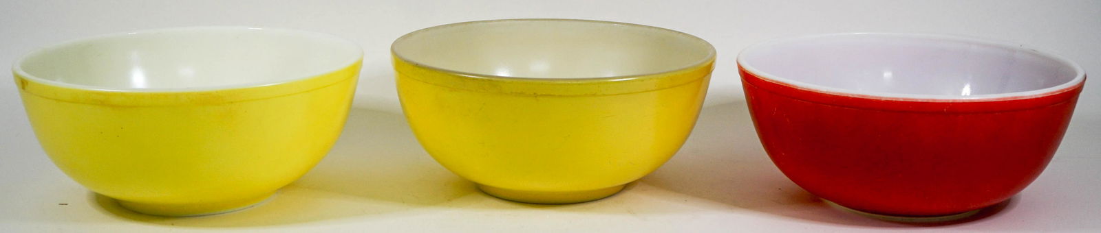Vintage (3) Pyrex 10 IN Mixing Bowls [404]: Three (3) Pyrex 10.25 inch across rim x 4.5 in. high. These are discolored and stained. If lot is absent of a condition report one may be requested via email. Condition report is provided as an opinio