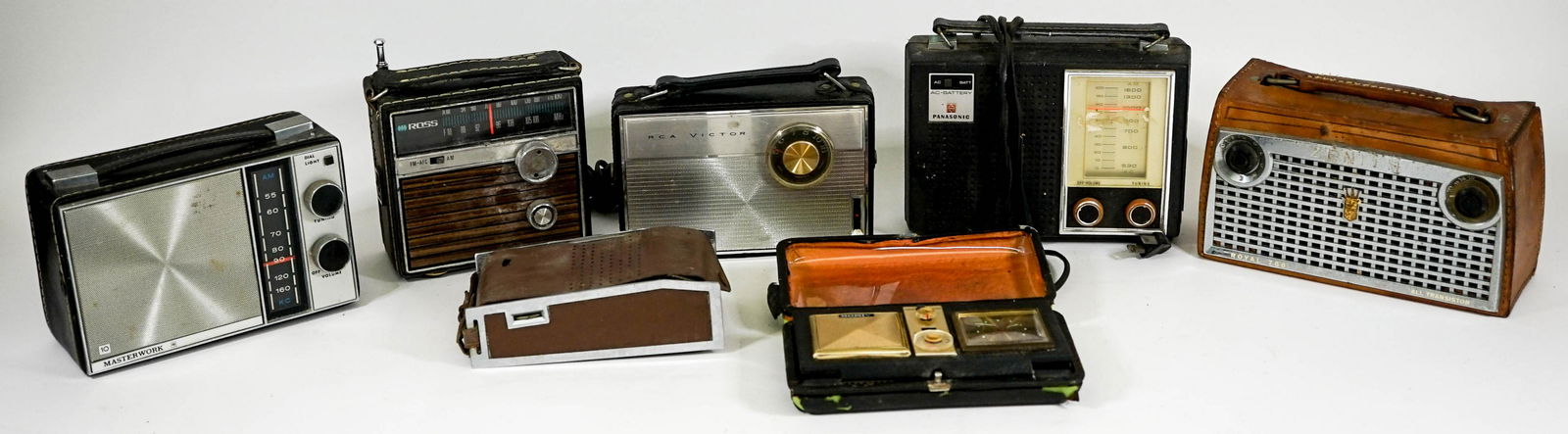 Vintage (7) Clock Radios and Radios [Aimor] (1 of 6)