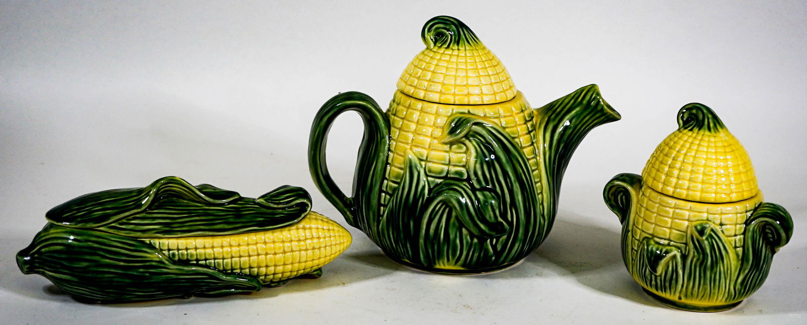 Stanfordware (6 PC) Pottery Corn Serveware: Six (6) pc. pottery serveware. Includes: Covered 7.5 in. teapot, covered sugar and 8.5 in. small covered dish. No evidence of damage or repair. If lot is absent of a condition report one may be reques