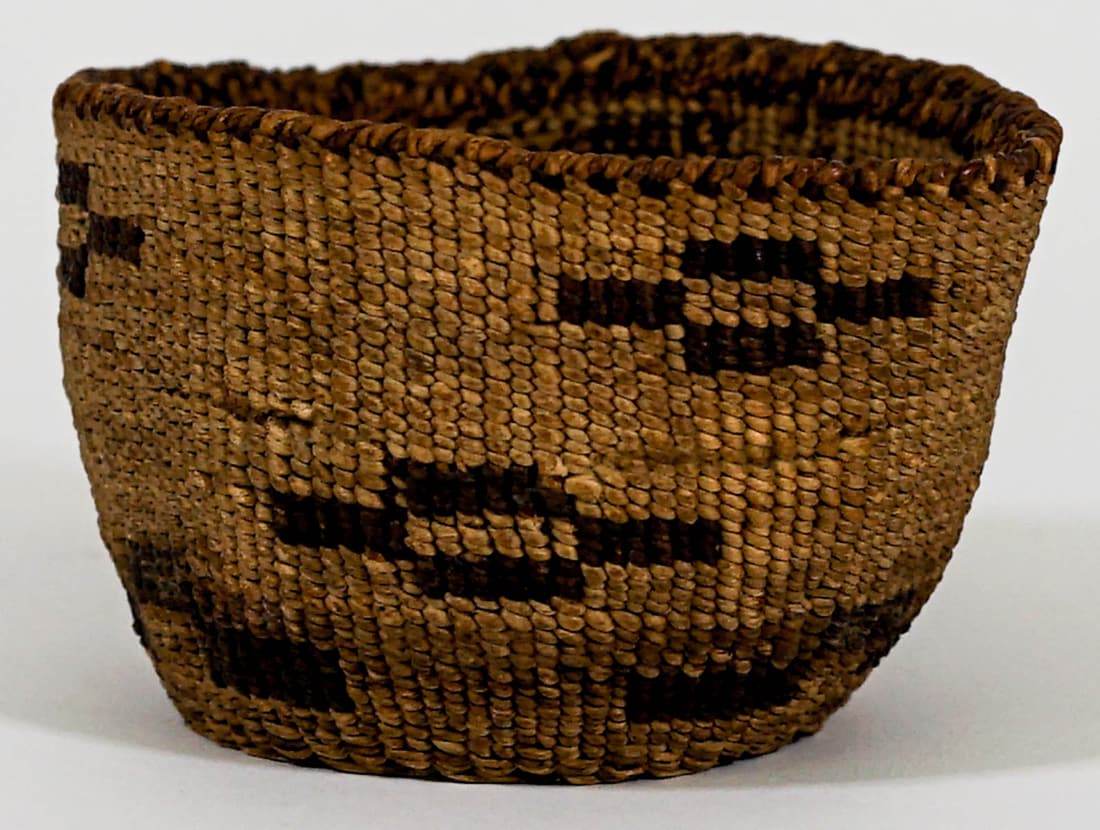 Native American Small Weaved Basket (1 of 7)