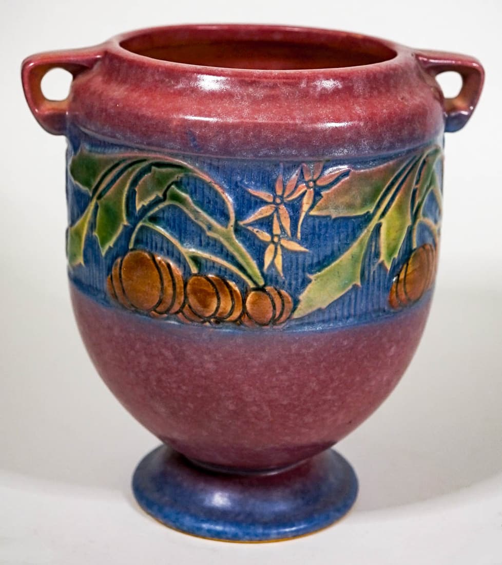 Roseville Baneda Footed 7 IN Urn / Vase (1 of 6)