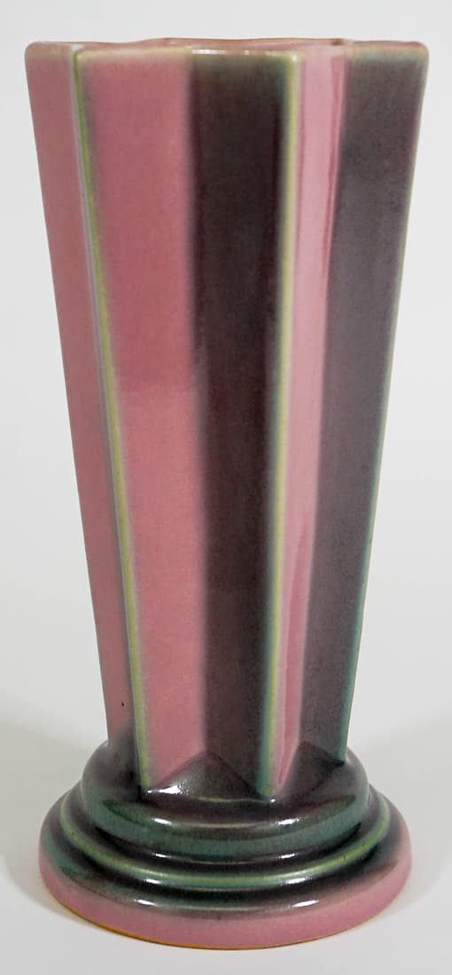 Roseville Futura Art Deco Pleated Star Vase 1928 (1 of 5)