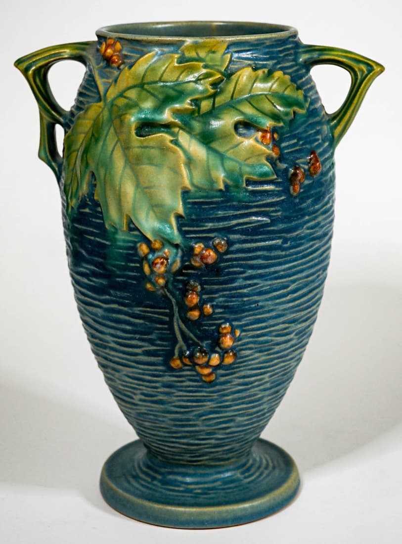 Roseville Blue Bushberry 9 IN Vase 35-9 (1 of 6)