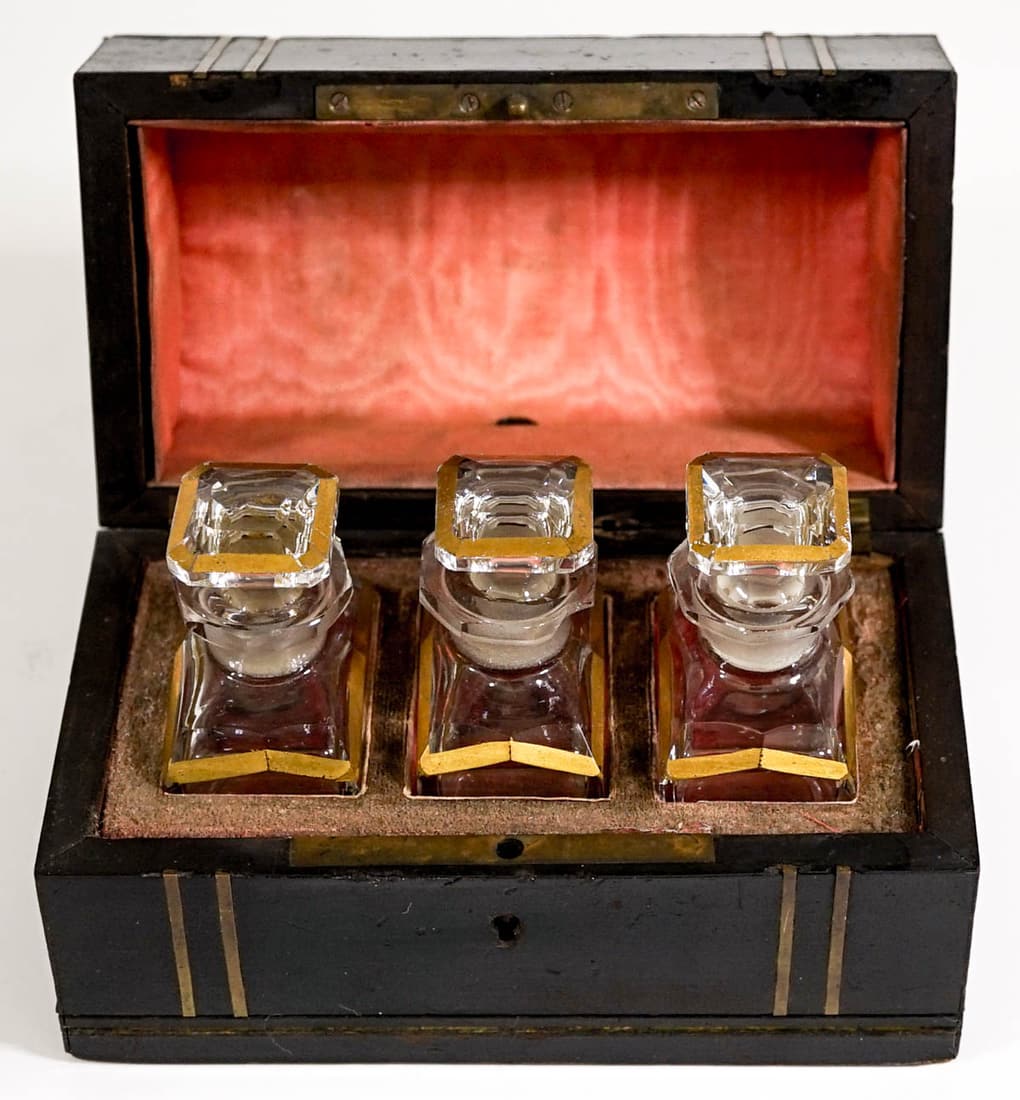 Vintage Set of 3 Perfume Bottles w/ Travel Case (1 of 8)