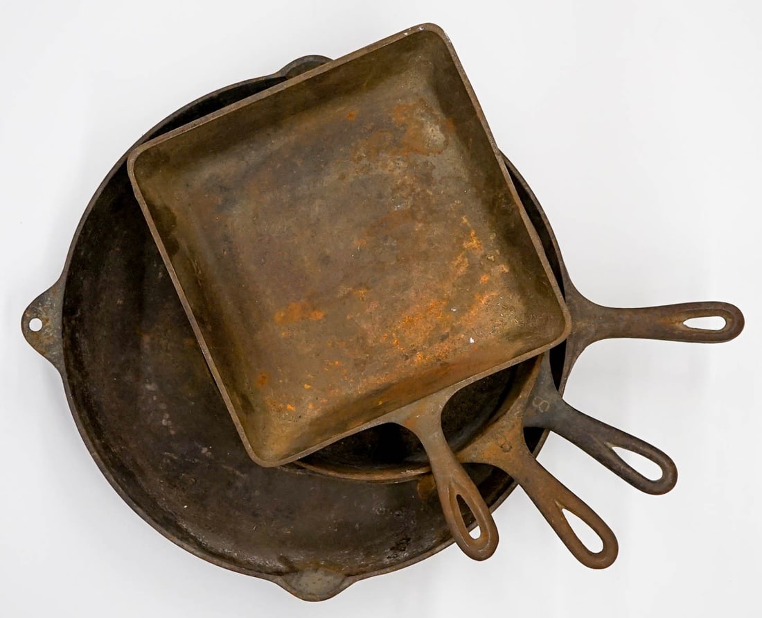 (4) Estate Lot Vintage Cast Iron Skillets (1 of 12)