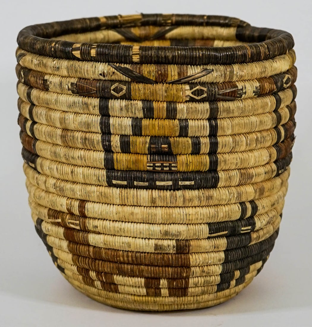 Large Coiled Basket [Animal Motif] (1 of 5)