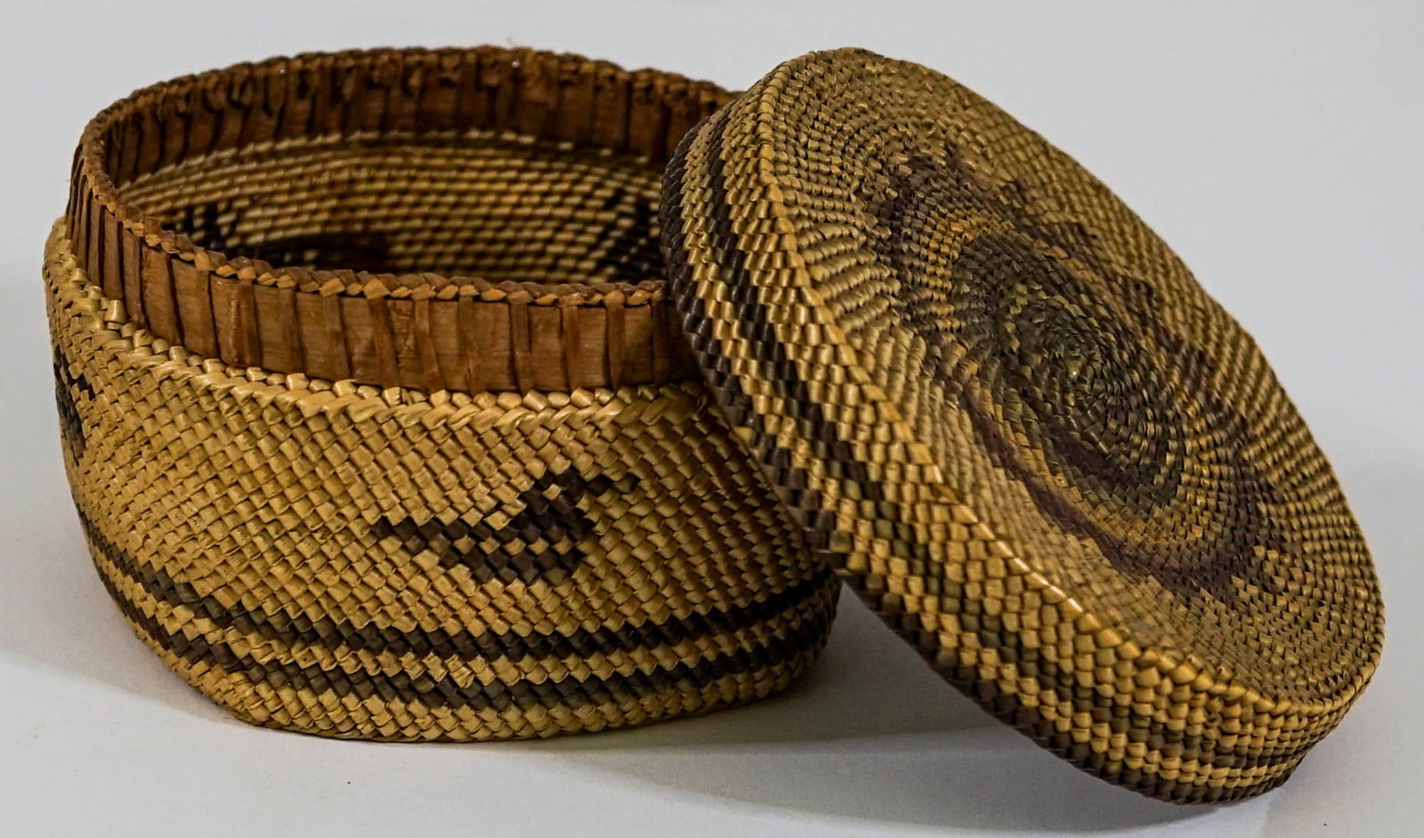 Makah Lidded Basket [Bird Motif] (1 of 6)