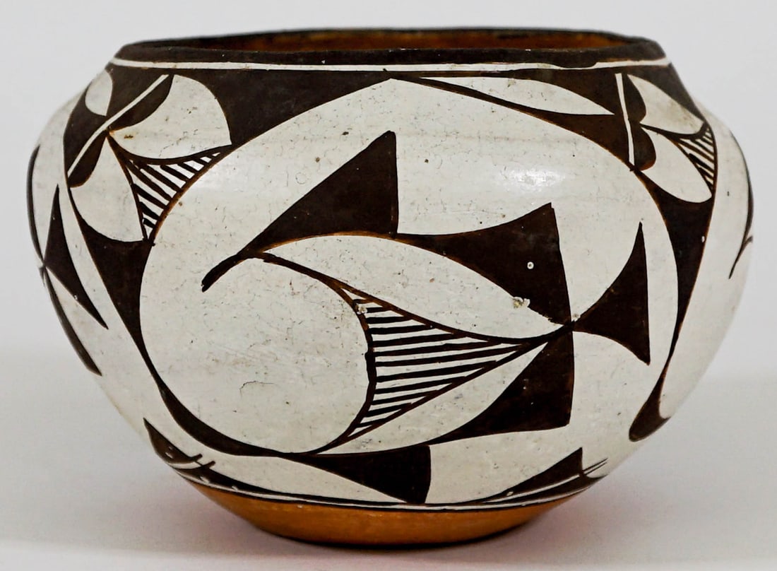 Native American Handpainted Clay Pot (1 of 6)