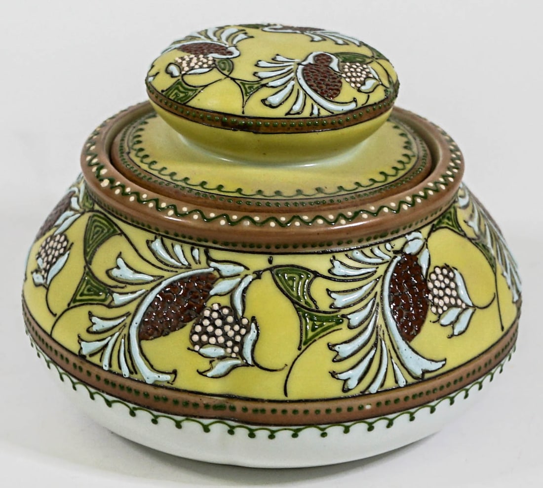 Nippon Porcelain Covered Jar [Moriage Floral] (1 of 7)