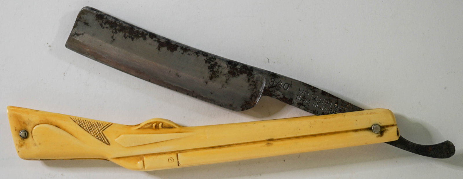 William Elliot Co. Figural Straight Razor (1 of 5)