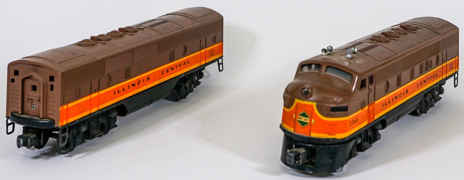 Lionel 2363 Illinois Central Diesel Set: Lionel 2363 Illinois Central Diesel Set. One is significantly heavier than the other. Provenance: Missoula, Montana Private Collection. Untested, from a lifelong collector who serviced and repaired tr
