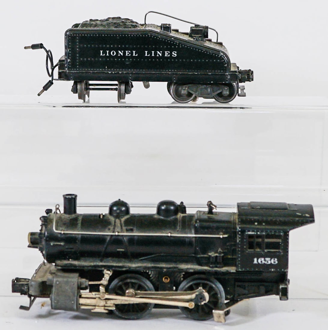 Lionel 1656 Steam Locomotive & Tender (1 of 3)