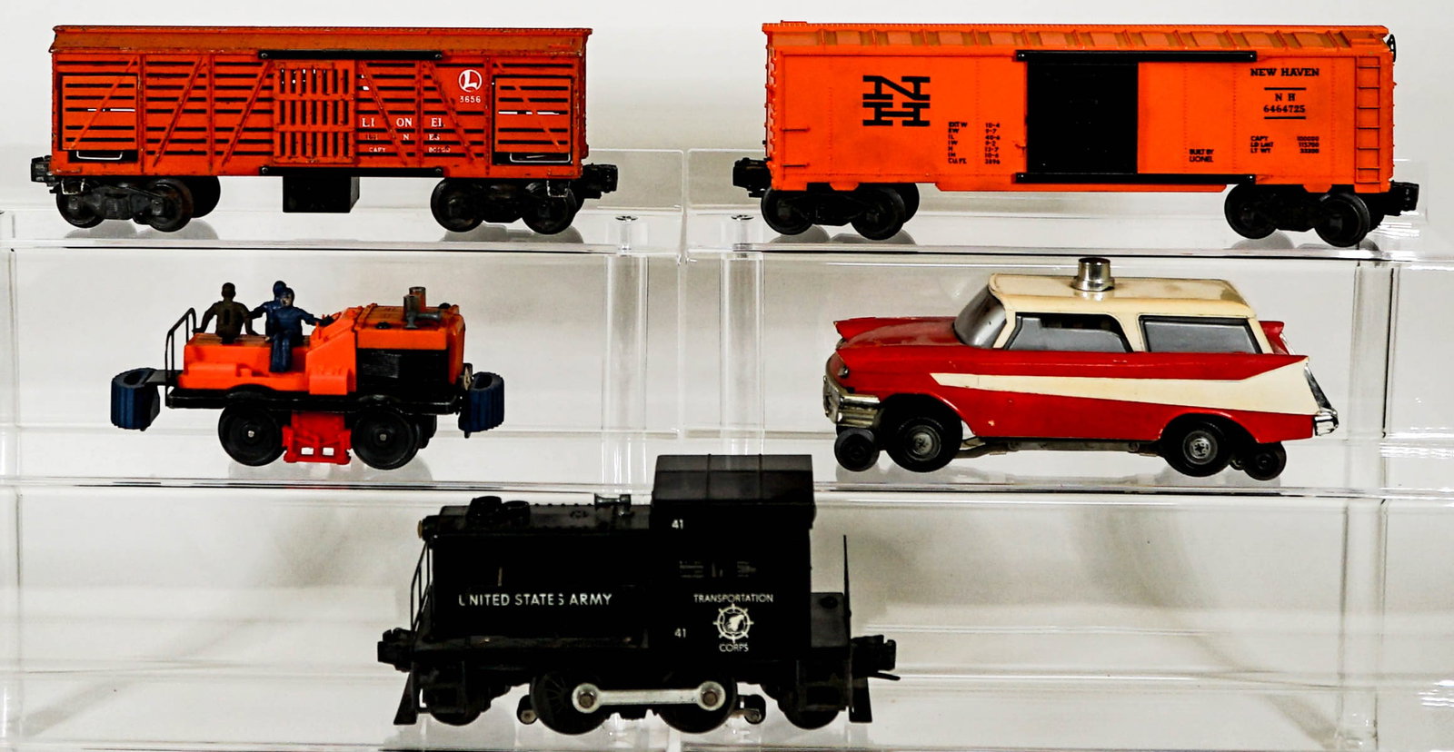 Lionel Rail Cars (5): Lionel Rail Cars (5). Provenance: Missoula, Montana Private Collection. Untested, from a lifelong collector who serviced and repaired trains requiring any attention. If lot is absent of a condition re