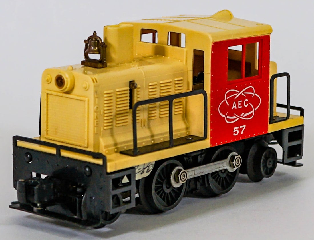 Lionel #57 AEC Switcher (1 of 3)