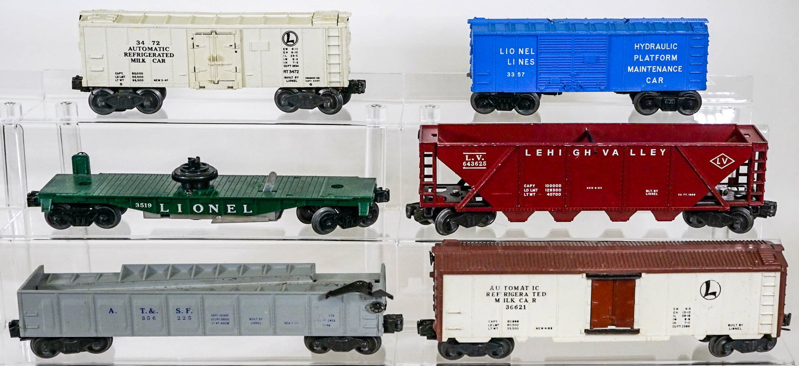 Lionel Rail Cars (6): Lionel Rail Cars (6). Montana Private Collection. Untested, from a lifelong collector who serviced and repaired trains requiring any attention. If lot is absent of a condition report one may be reques