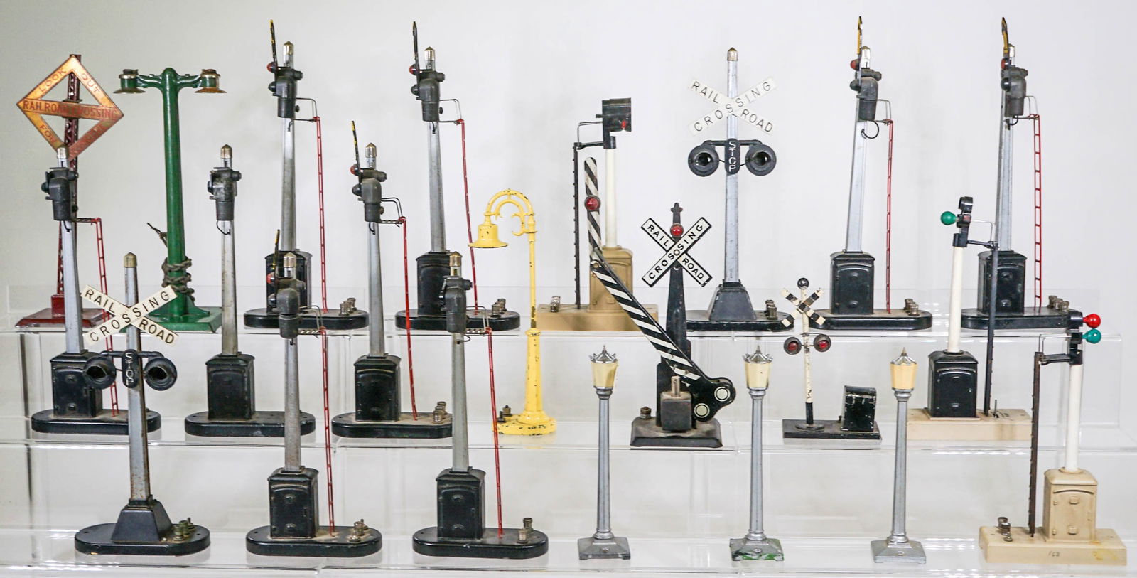 Toy Train Streetlights & Accessories (20) (1 of 3)