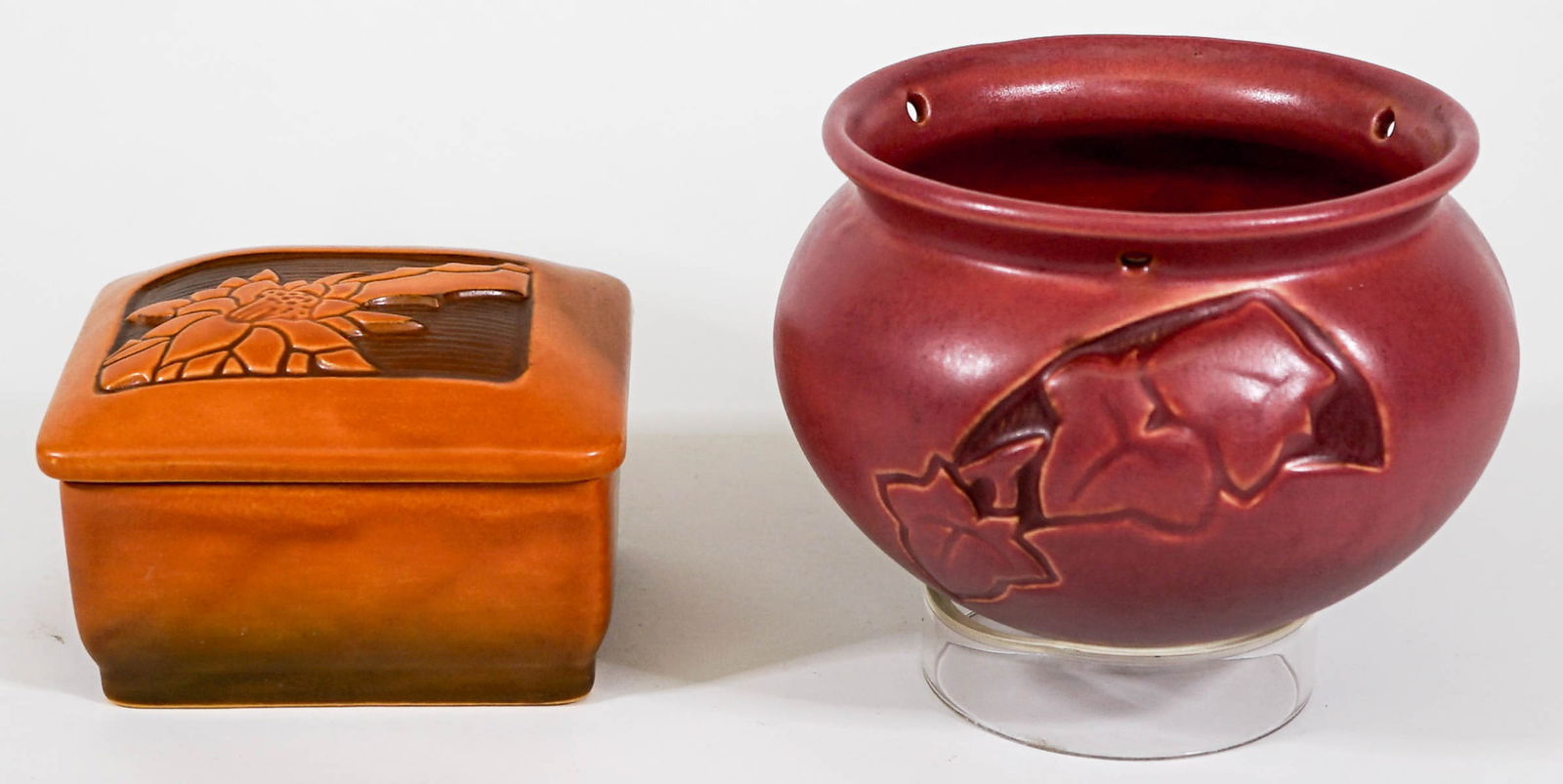 Roseville Hanging Basket & Covered Box (1 of 7)