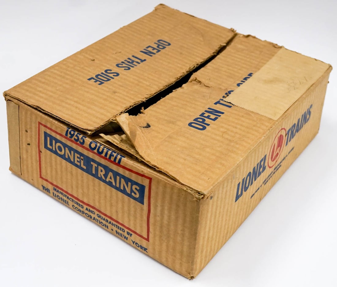 Lionel 1955 Oufit Box Only: Lionel 1955 Oufit Box Only. If lot is absent of a condition report one may be requested via email. Condition report is provided as an opinion only and is no guarantee as condition can be subjective. B