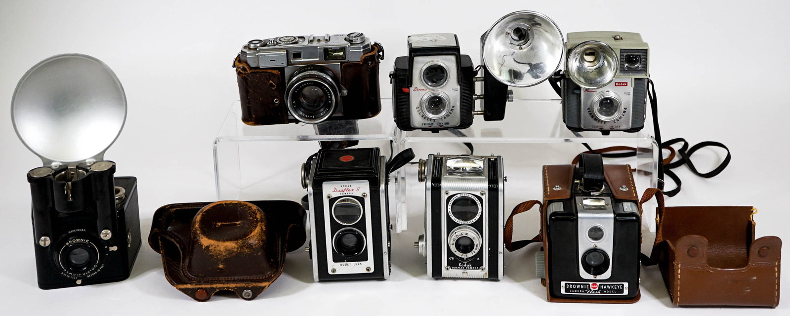 Vintage Cameras: Vintage Cameras. If lot is absent of a condition report one may be requested via email. Condition report is provided as an opinion only and is no guarantee as condition can be subjective. Buyer must v