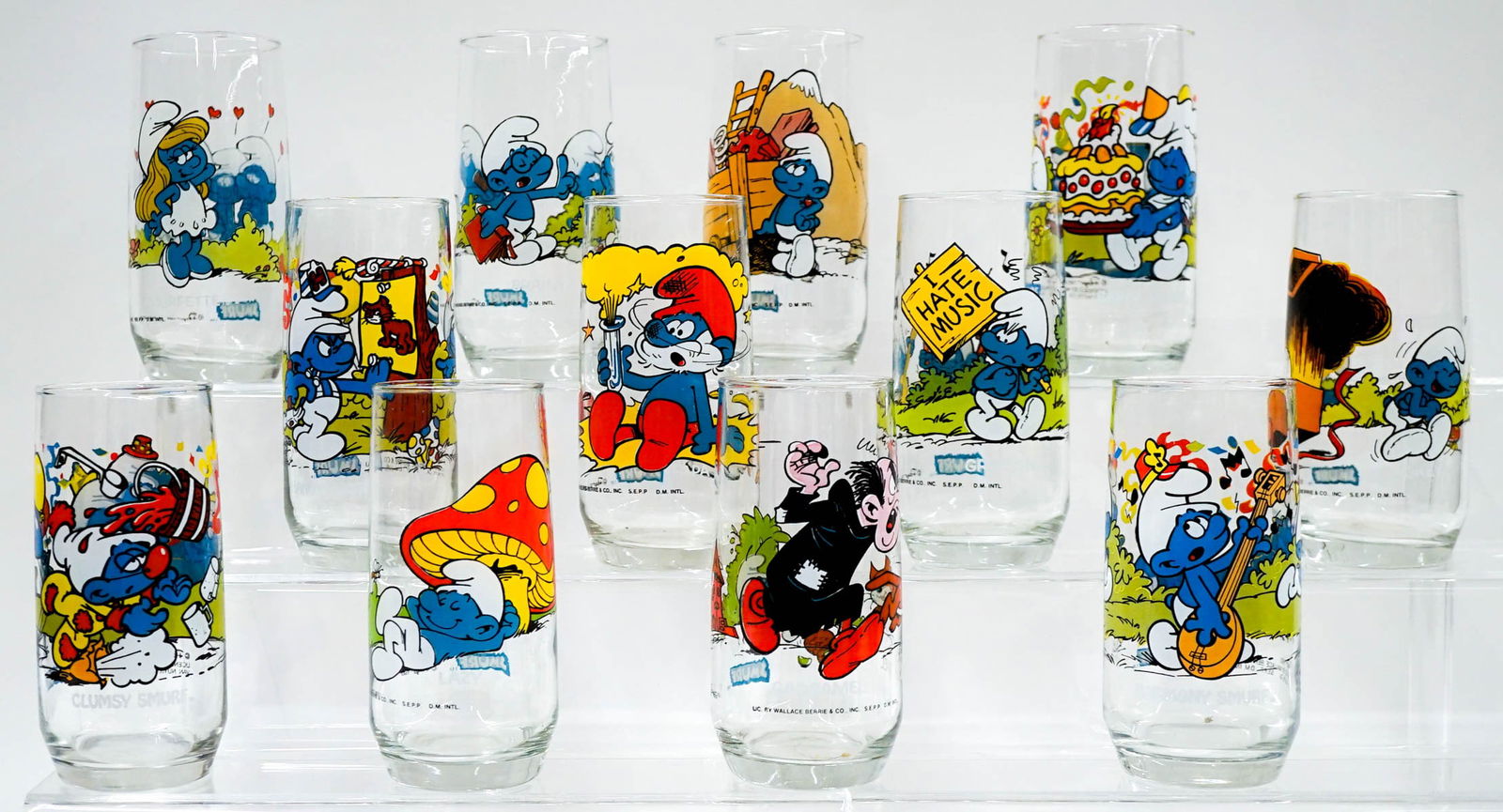 1982-1983 Smurf Glasses Peyo (12): [Character Glasses] 1982-1983 Smurf Glasses Peyo (12). The glasses measure 6 inches. No cracks, chips or damage. If lot is absent of a condition report one may be requested via email. Condition report