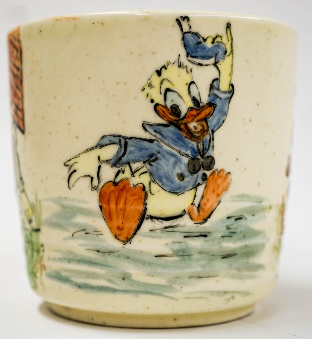 [U.S.A., Donald Duck] Vintage Hand Painted Mug: [U.S.A., Donald Duck] Vintage Hand Painted Mug. Measures 3 inches tall. No damage. If lot is absent of a condition report one may be requested via email. Condition report is provided as an opinion onl
