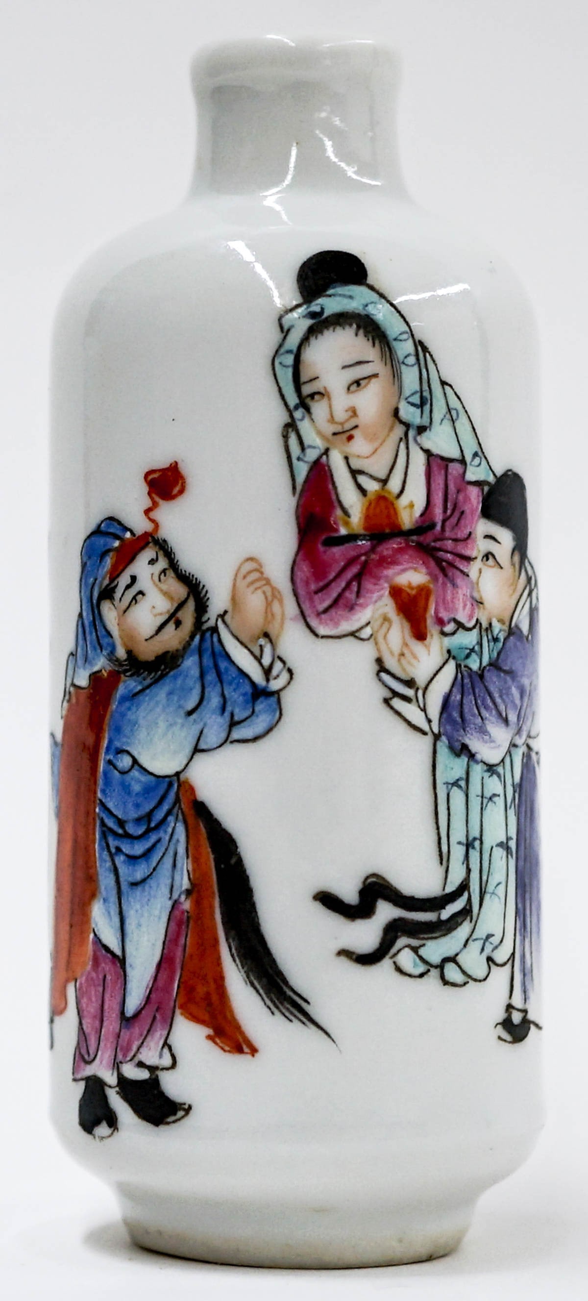 Chinese Signed Porcelain Snuff Bottle: Chinese Signed Porcelain Snuff Bottle. Measures 2.975 inches tall. No damage or repairs. If lot is absent of a condition report one may be requested via email. Condition report is provided as an opini