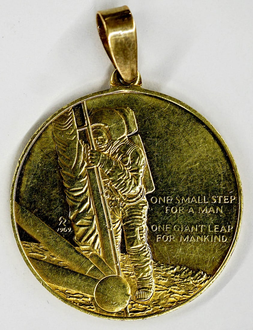 18k Gold Franklin Mint First Step on The Moon (1 of 2)