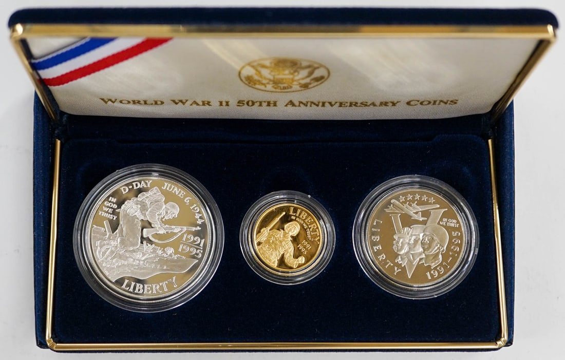 World War II 50th Anniversary 3 Coin Set: World War II 50th Anniversary 3 Coin Set.US Gold $5 World War II Proof, Obverse: American GI with fist and rifle raised, Reverse: Laurel branches surrounding "V" and corresponding Morse code symbol, A