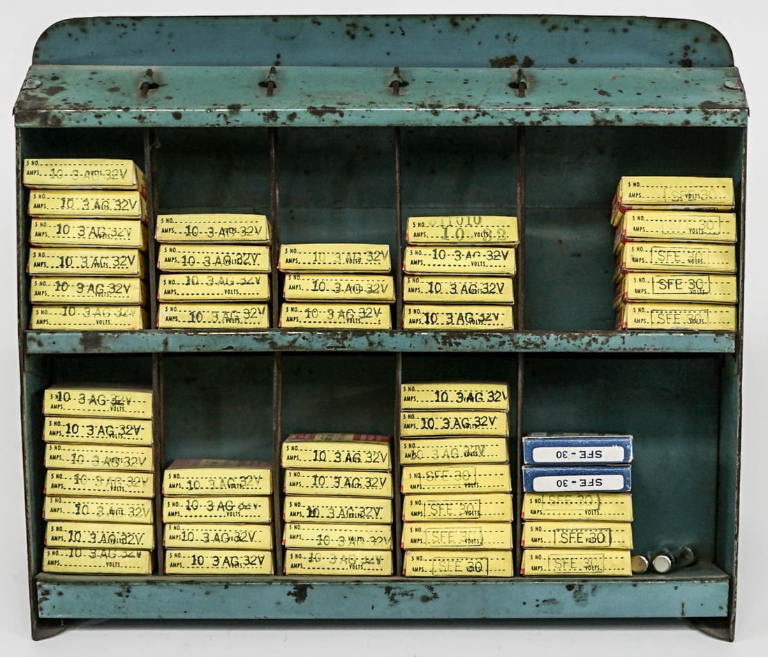 Vintage Buss Auto Fuses Display w/ (50) Boxes (1 of 6)