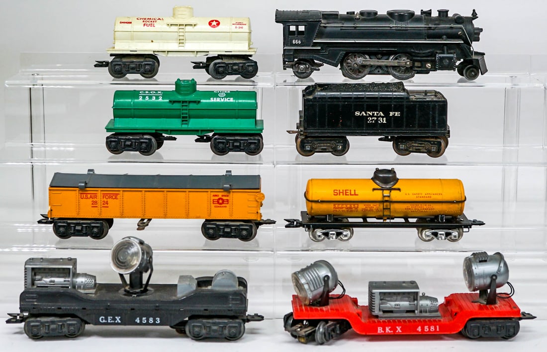 MARX (8 PC) Engine 666 and Cars 2824, 4581, 4583 (1 of 3)
