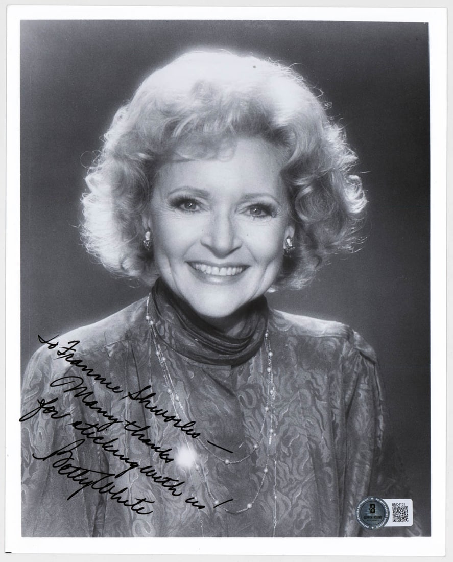 Betty White Signed 8 x 10 Photo BAS COA (1 of 2)