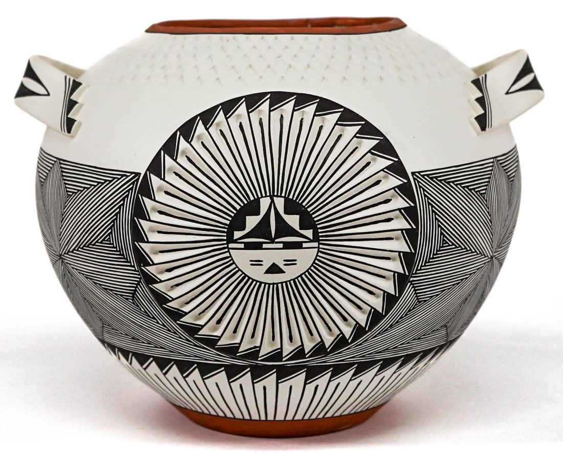 Shauna Garcia-Rustin Acoma New Mexico Pottery (1 of 7)