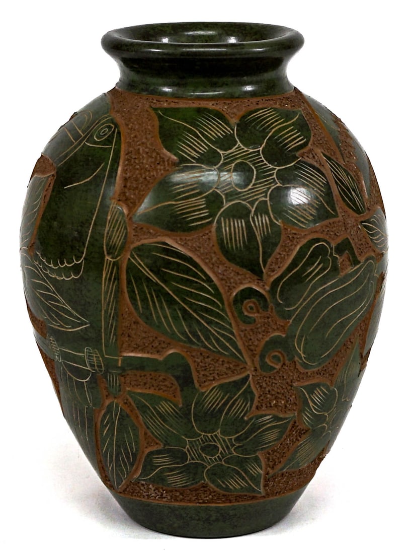 Franklin Calero (Nicaragua) Signed Vase: Franklin Calero (Nicaragua) Signed Vase. Measures 7.5 x 5 inches. No damage. If lot is absent of a condition report one may be requested via email. Condition report is provided as an opinion only and 