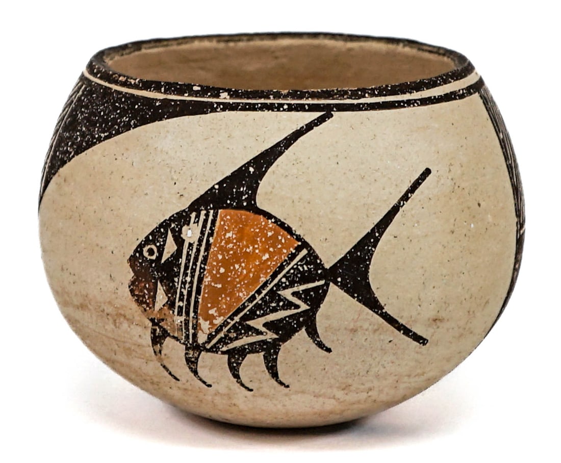 Emma Lewis Acoma, New Mexico Small Pot: Emma Lewis Acoma, New Mexico Small Pot. Measures 2 x 2.75 inches. No damage. If lot is absent of a condition report one may be requested via email. Condition report is provided as an opinion only and 