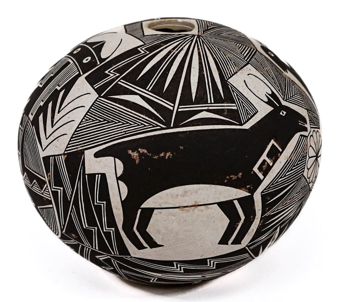 Rachel Concho Acoma New Mexico Pottery: Rachel Concho Acoma New Mexico Pottery. Measures 4 x 4.5 inches. Wear, scratches, no cracks, no chips. If lot is absent of a condition report one may be requested via email. Condition report is provid
