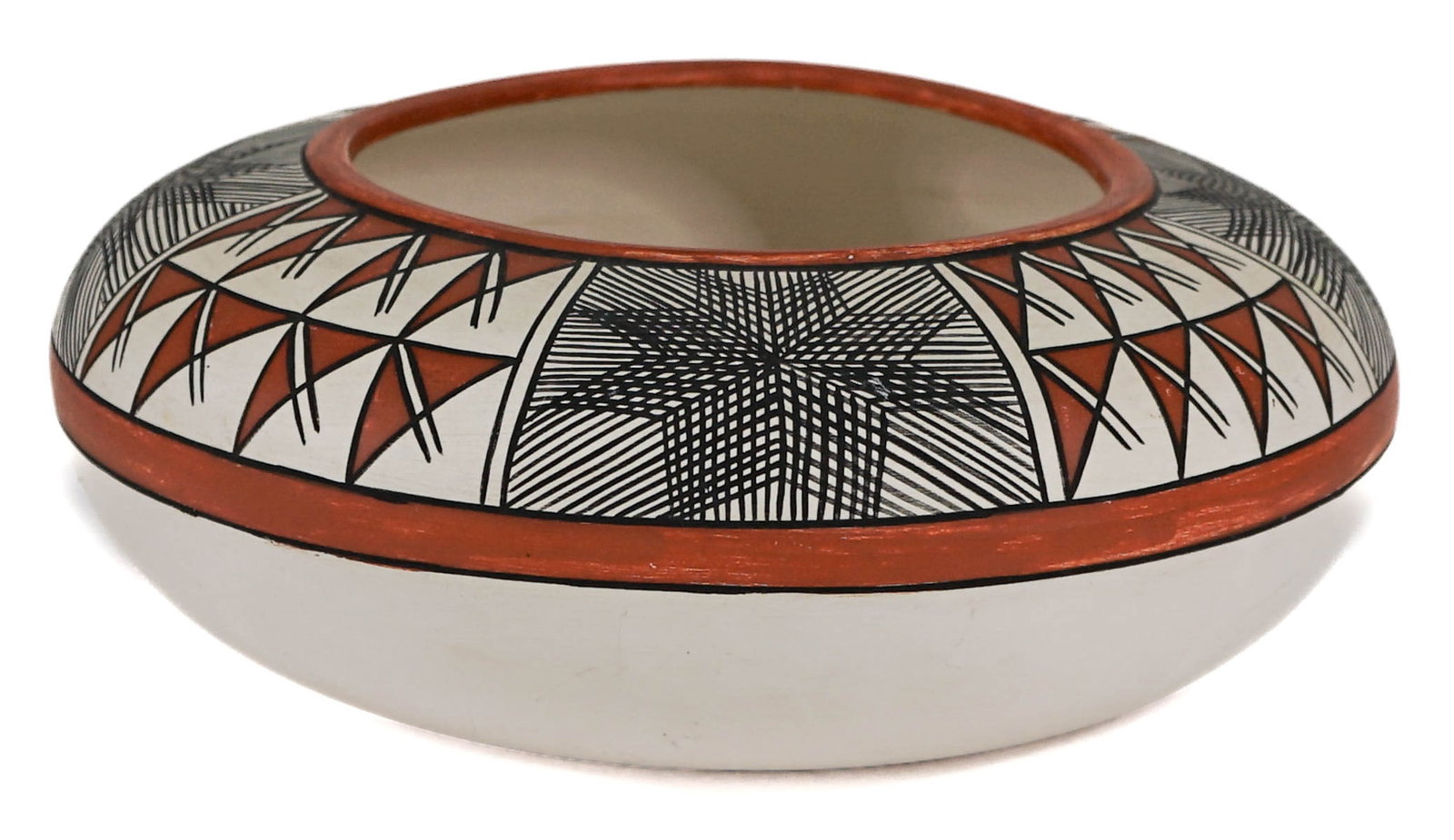 Acoma NM 9.5 IN Bowl Signed EE: Acoma, New Mexico bowl signed EE underside. Measures 9.5 in. wide x 5.25 in. across inside rim x 3.5 in. high. If lot is absent of a condition report one may be requested via email. Condition report i