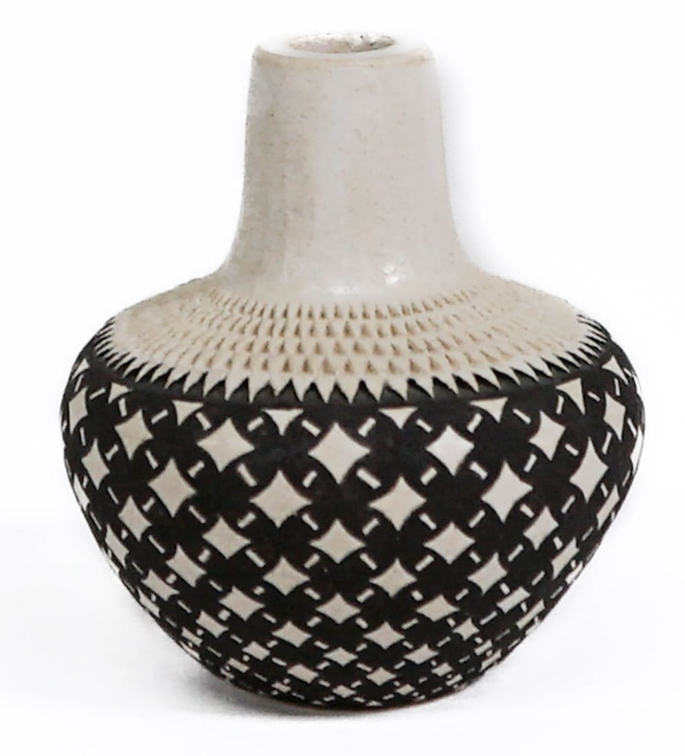 Adrienne Roy Keene Acoma Pueblo Miniature (1 of 6)