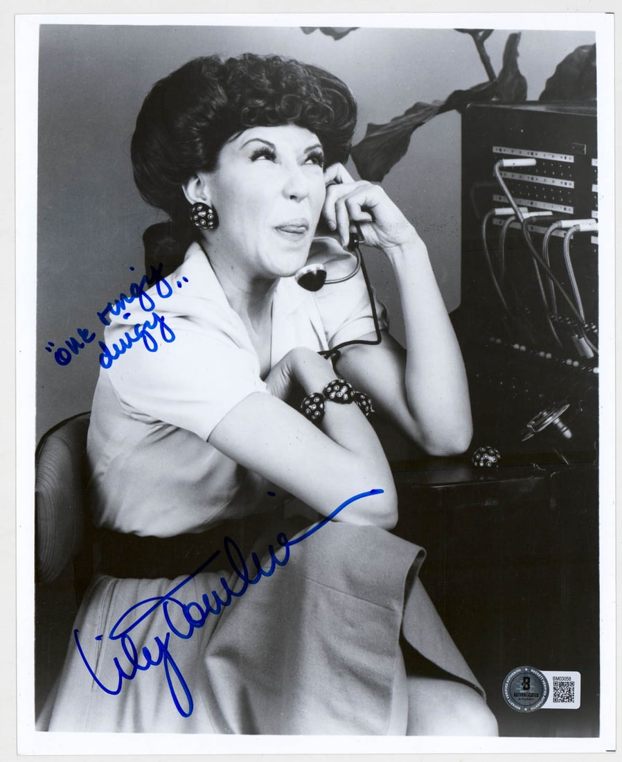 Lily Tomlin 'Ernestine' 8x10 Photo SIGNED BAS COA (1 of 1)