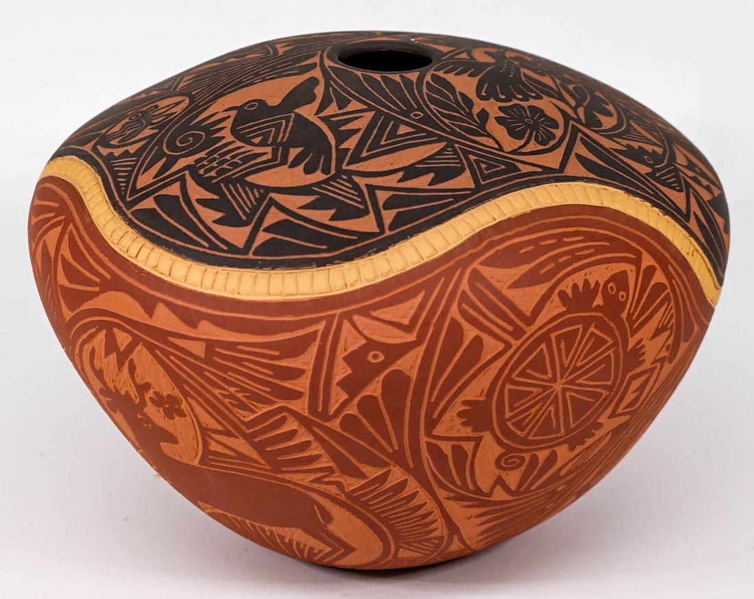 S. R. Garcia Laguna Pueblo 8IN Pottery [Birds] (1 of 7)