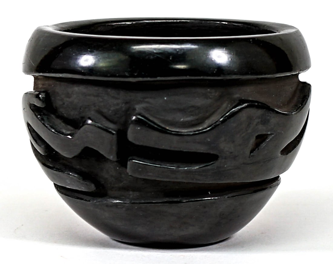 Mary Cain Santa Clara Carved Bowl [Blackware] (1 of 7)