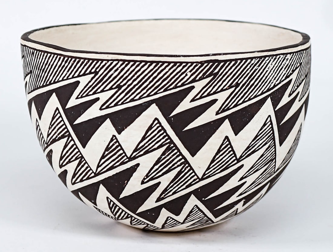 Carmel Lewis Acoma Pueblo 6IN Pot (1 of 6)