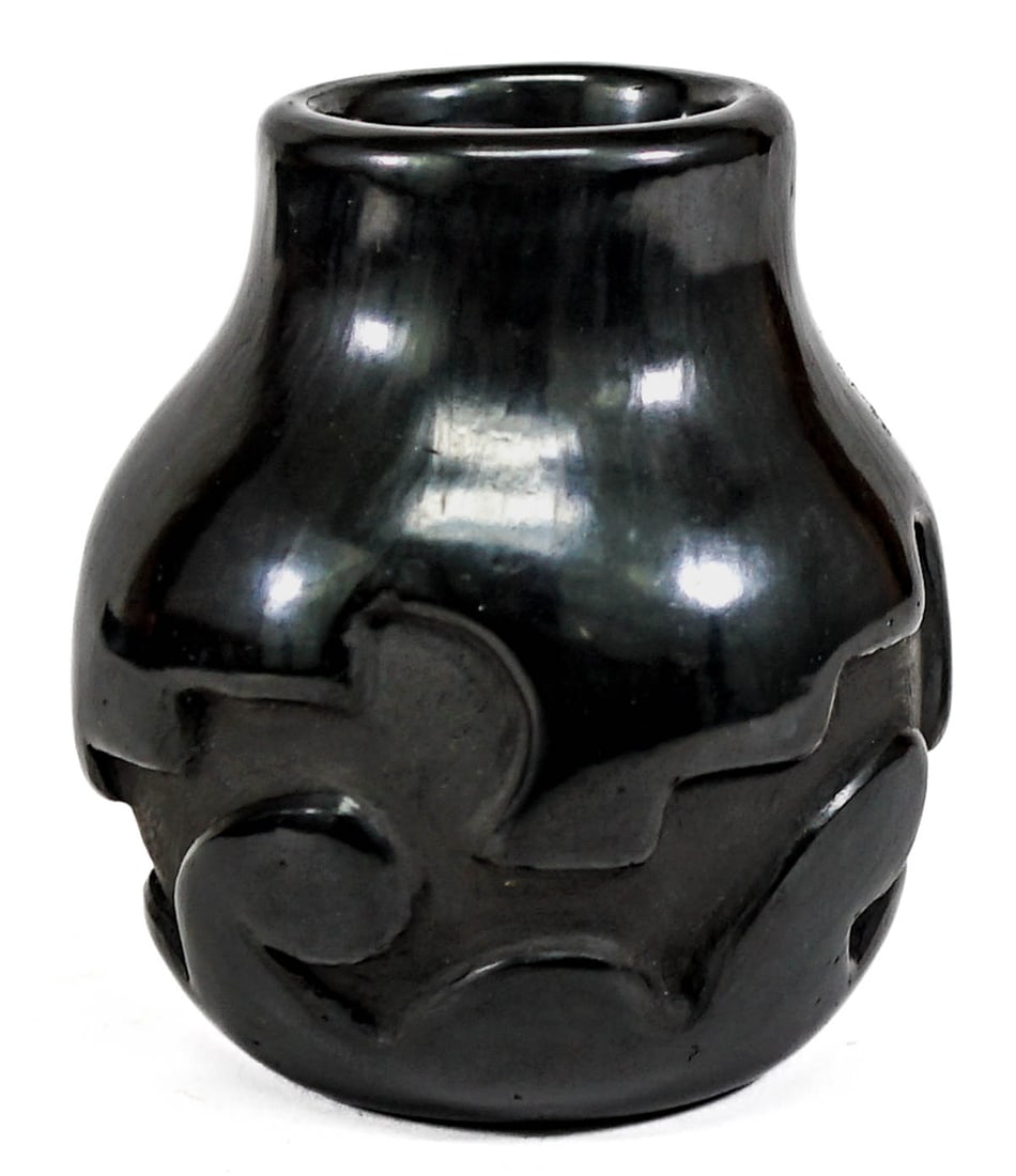 Eugene & Isabel Naranjo Carved Blackware 3.25IN (1 of 6)