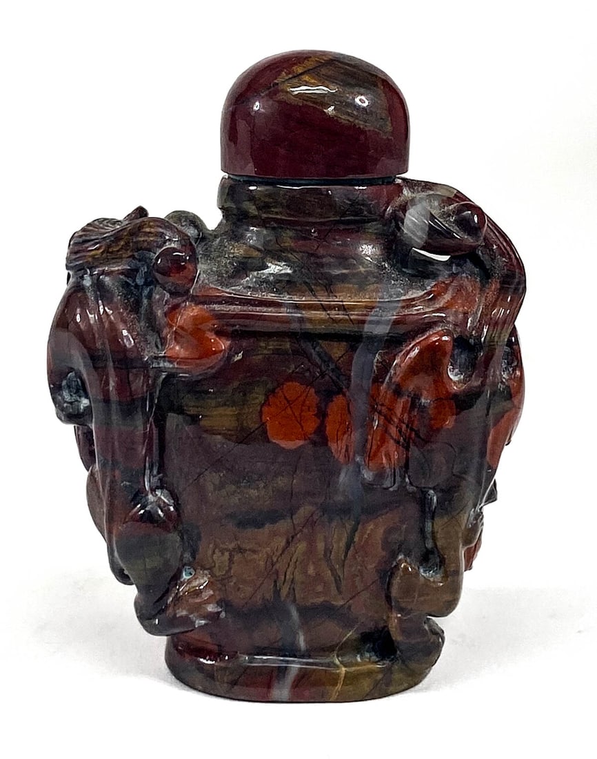 Chinese Carved Agate or Jade Snuff Bottle (1 of 6)