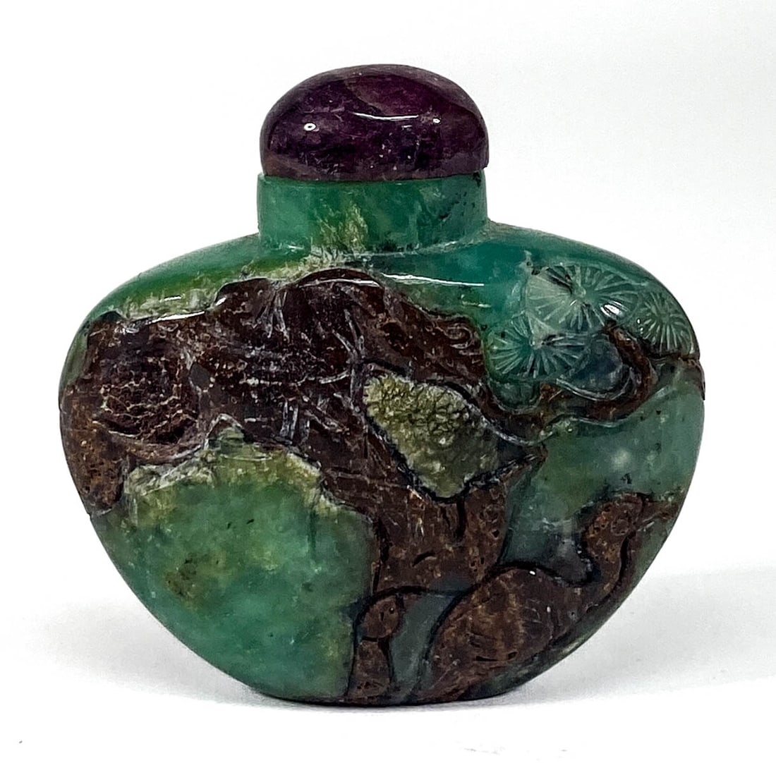 Exquisite Chinese Carved Jade Snuff Bottle: Exquisite Chinese Carved Jade Snuff Bottle. Measures 2 x 2 x .875 inches (50 mm x 50 mm x 22 mm). Excellent condition. You cannot scratch this material. If lot is absent of a condition report one may 