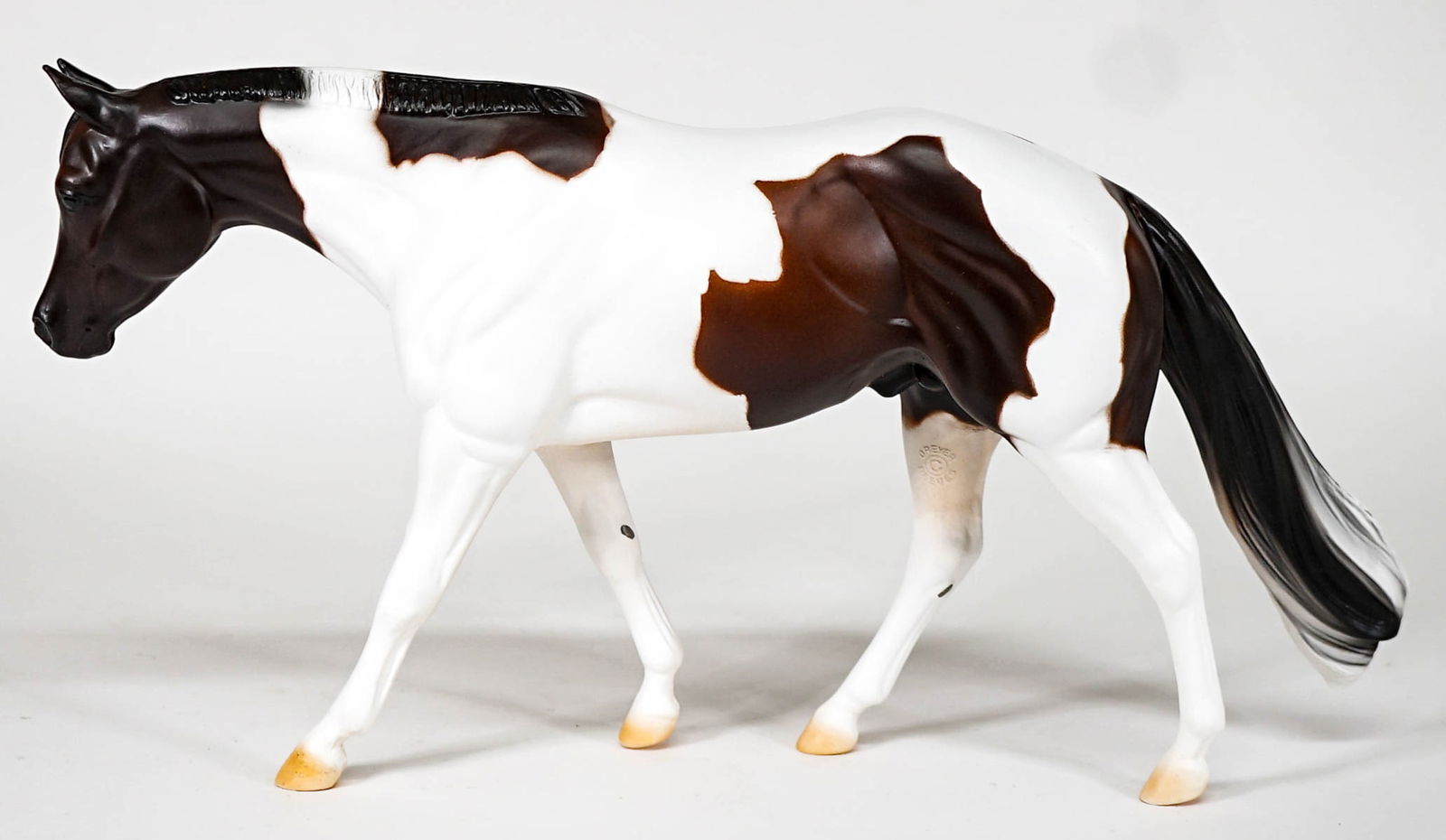 Breyer JAH 2000 Confetti Horse LTD COA MIB: Breyer Animal Creations 2000 Special Edition of Confetti is numbered 2121 of 3000 pieces accompanied with COA. Original box measures 10 in. x 14 in. x 6 in. If lot is absent of a condition report one