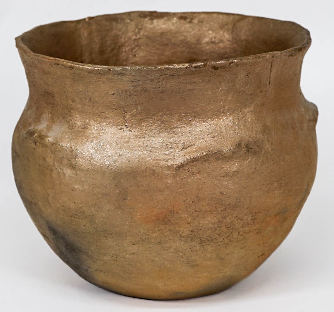 Vintage Picuris Pueblo Micaceous Pot (1 of 7)