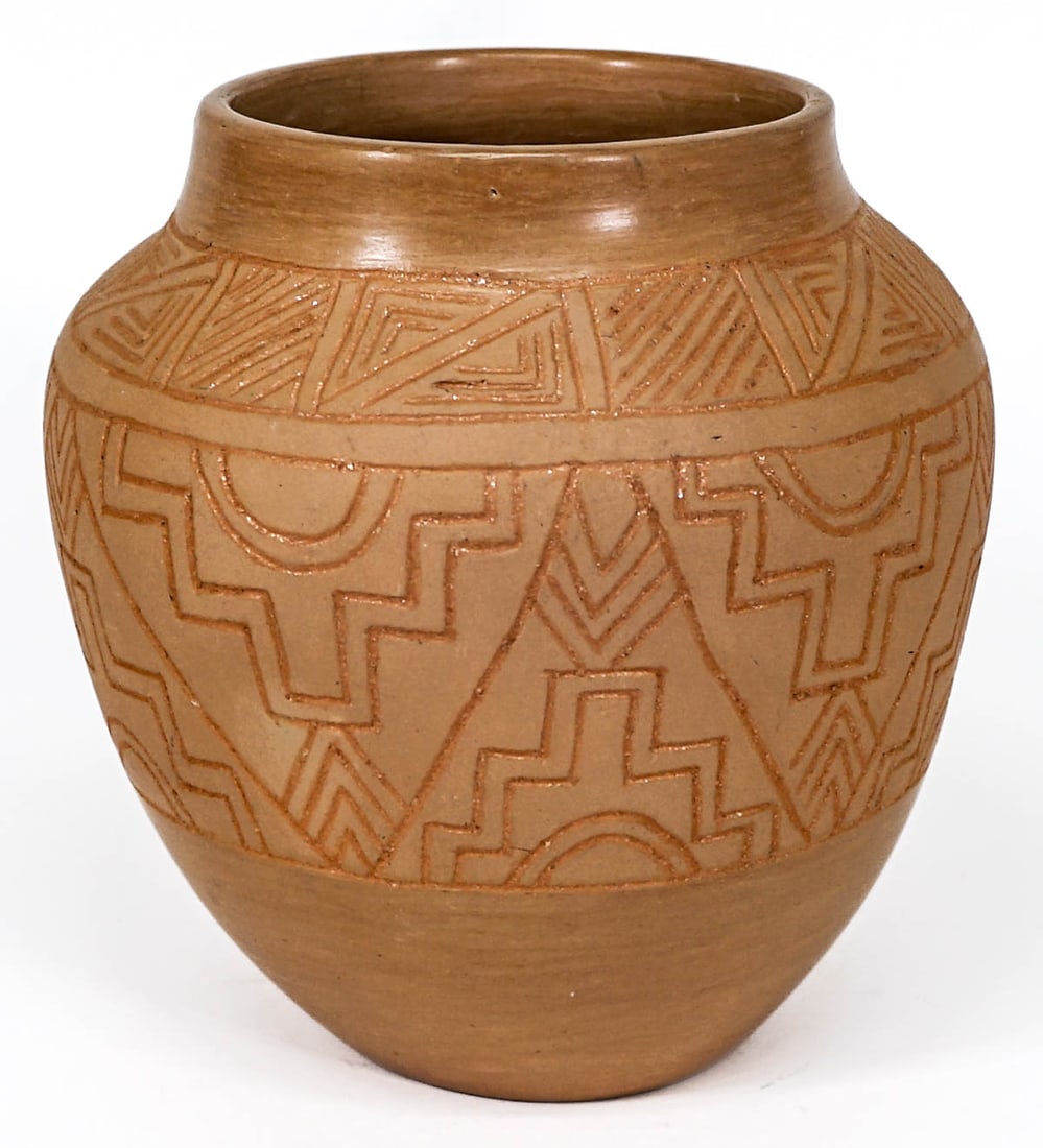 Luteria Atencio (1891-1982) Pottery Vase (1 of 5)