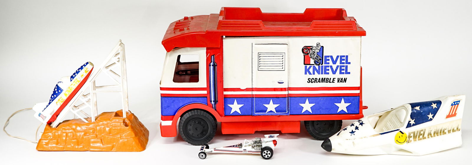 Evel Knievel Vintage Toys: Evel Knievel Vintage Toys. If lot is absent of a condition report one may be requested via email. Condition report is provided as an opinion only and is no guarantee as condition can be subjective. Bu