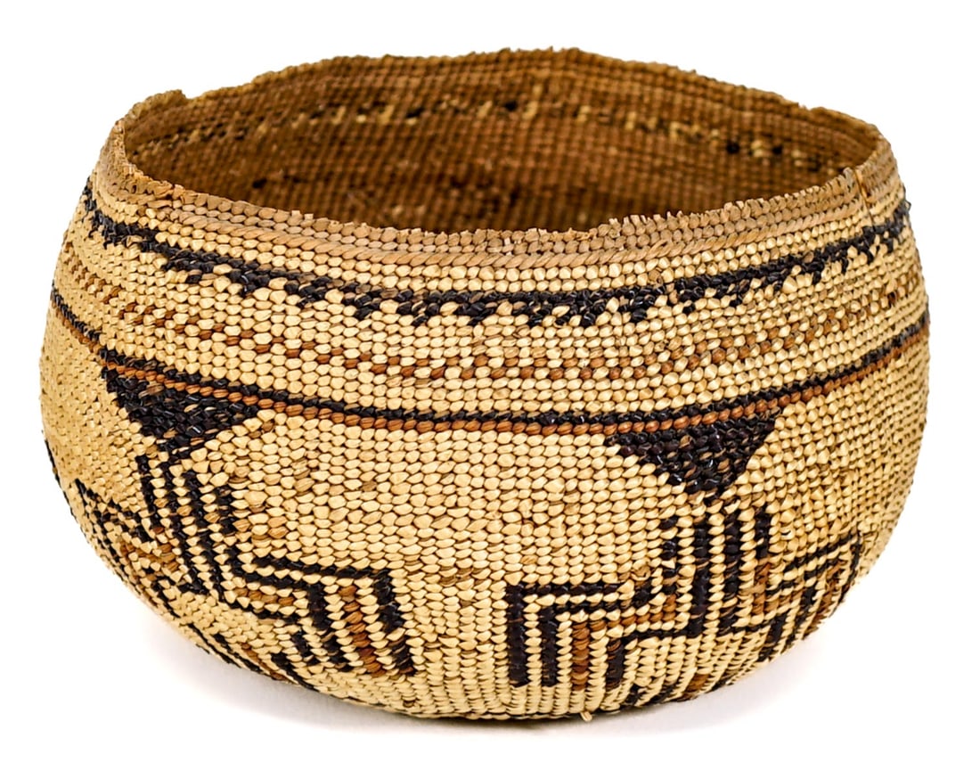 Hupa/Yurok Basket (1 of 5)