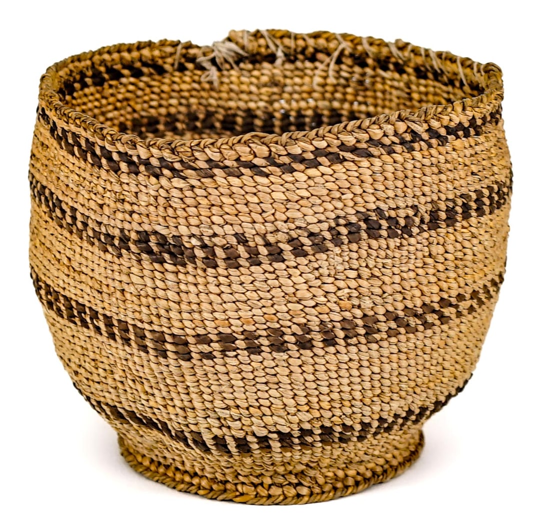Vintage Modoc Native American Basket (1 of 6)